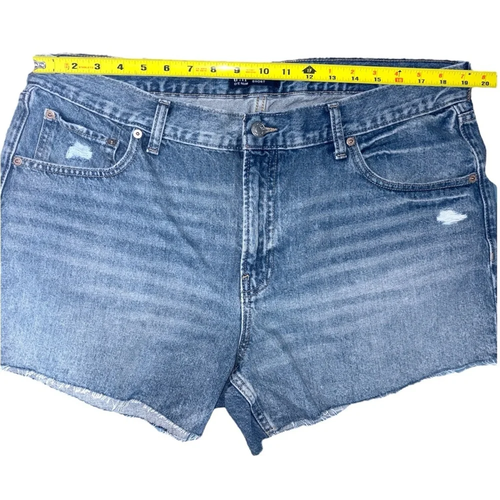 Gap Denim Mid Rise Stride Short Cut Off Shorts In Medium Wash Women’s Size 16/33